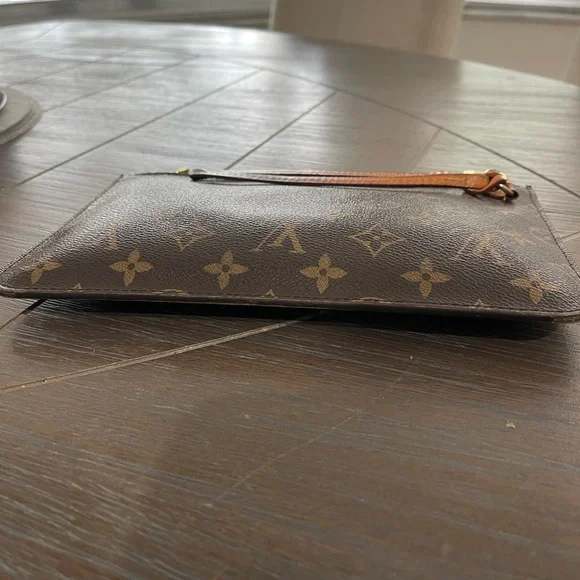 LV Pouchette - Picture 6 of 6
